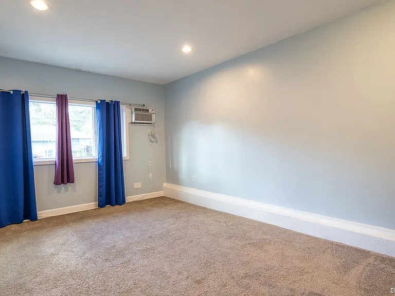 910 Neal Ave — Photo 6