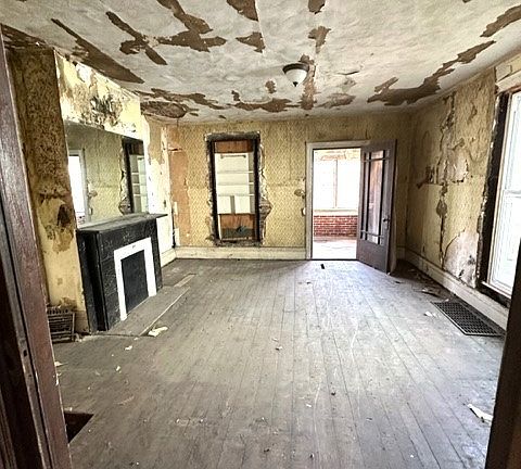 2nd image of 556 Wayne Ave