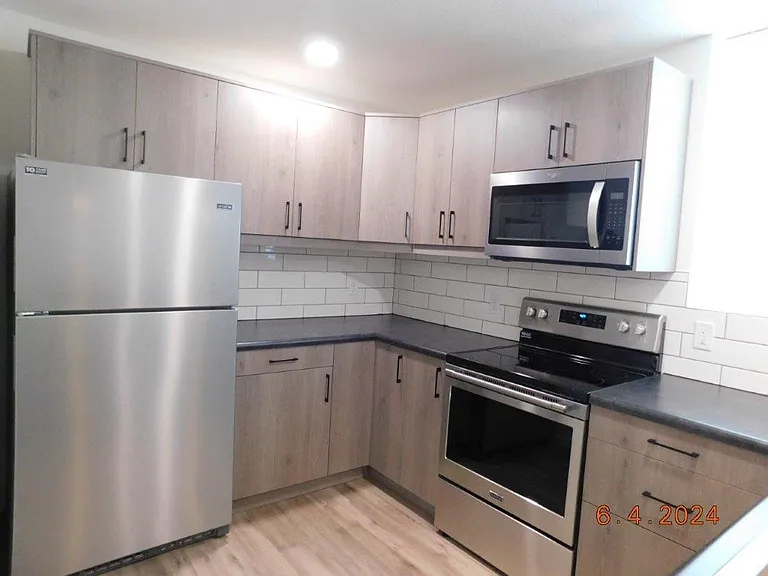 220 S Sycamore St — Photo 6
