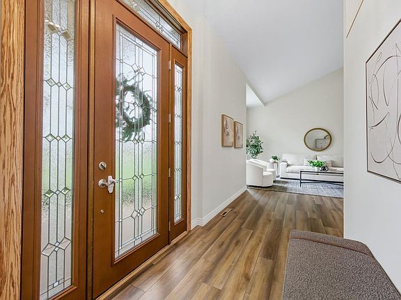 5th image of 800 Grove Ct