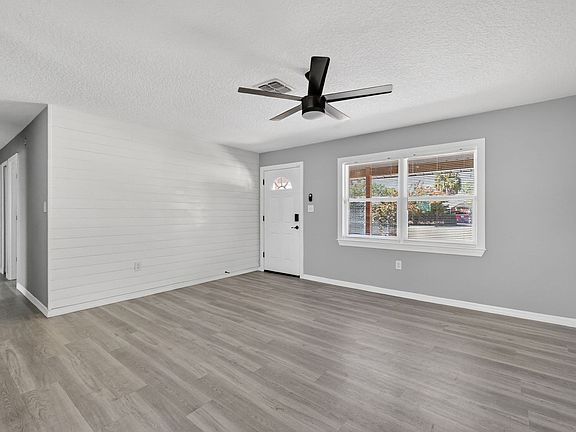 5th image of 506 Louanne Ct