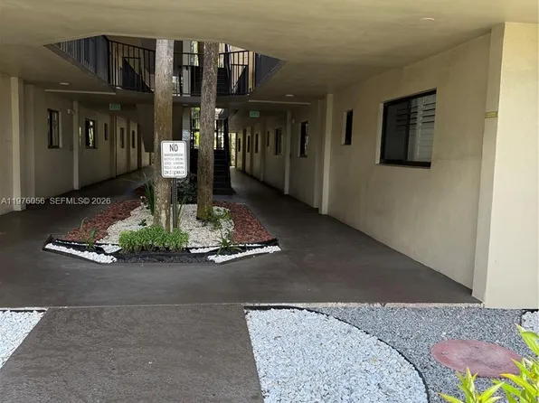 5130 Las Verdes Cir APT 123, Delray Beach, FL 33484