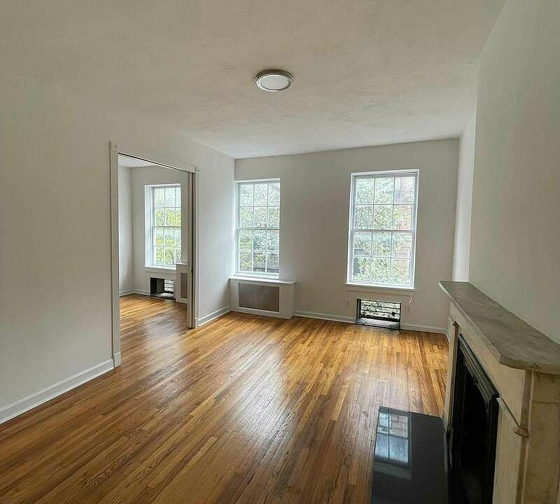 1st image of 9 Charles St #2