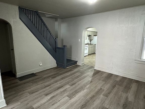 5th image of 533 Woodward St