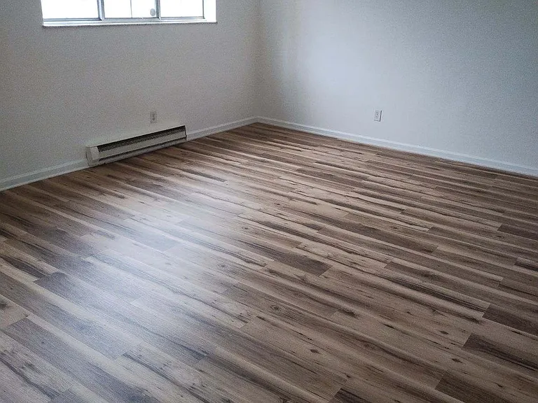 GLORY RIDGE APARTMENTS — Photo 11