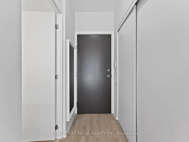 103 The Queensway #1307 — Photo 6