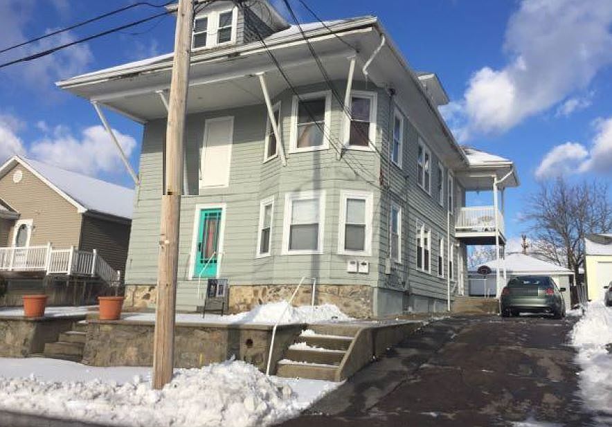 2nd image of 31 Saint Simon St