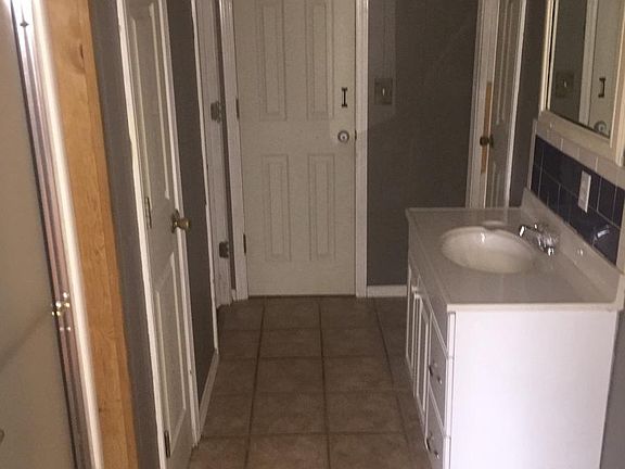 5th image of 3005 W Kaufman St
