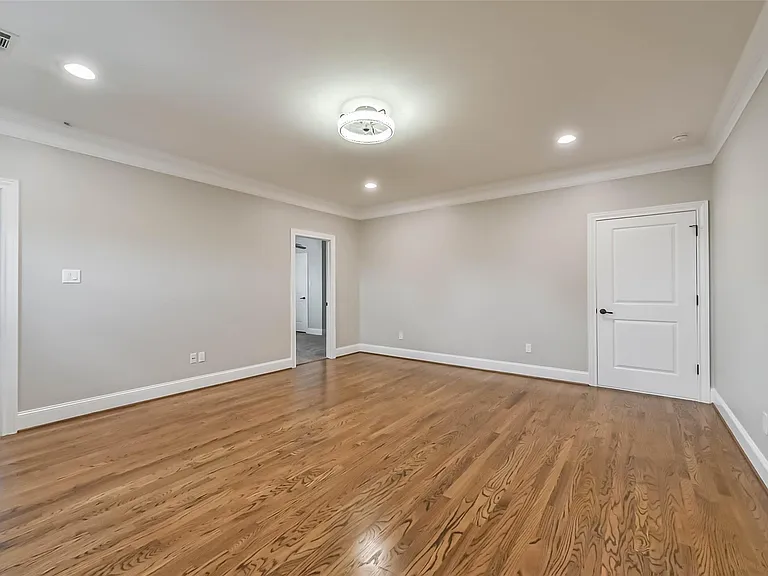 1317 Chantilly Ln — Photo 30