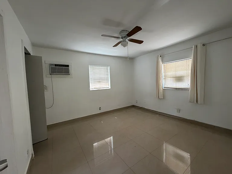 2318 Roosevelt St — Photo 8