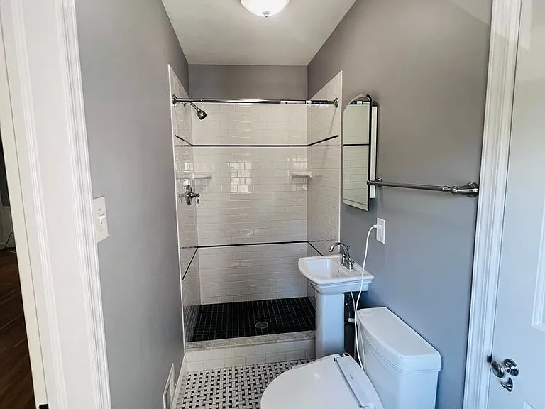 115 E Northern Pkwy — Photo 17