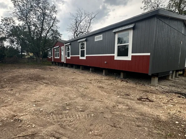 719 N Houston, Sabinal, TX 78881