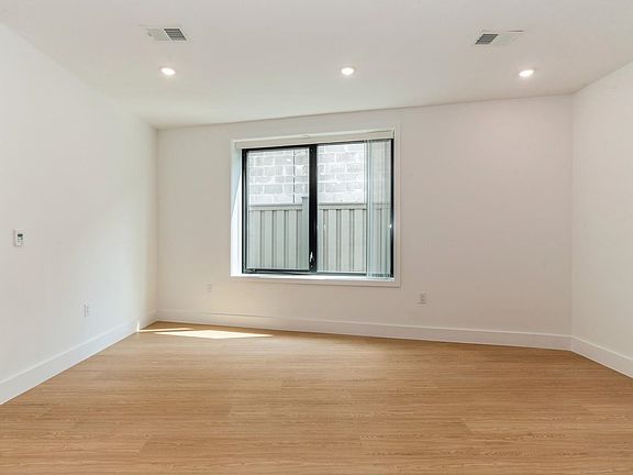 3rd image of 30 Vroom St #105