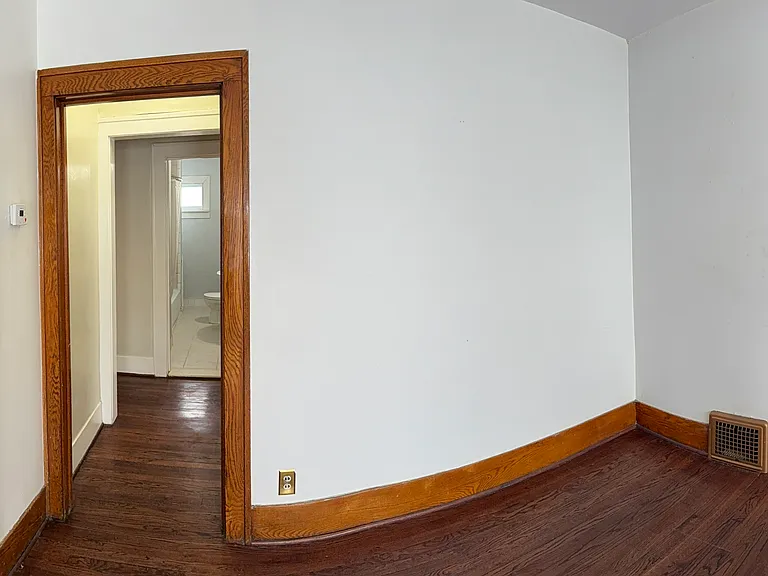 819 Wyandotte Ave — Photo 7