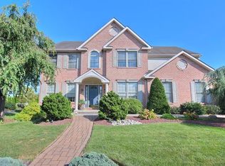 106 Spring Wood Dr, Allentown, PA 18104