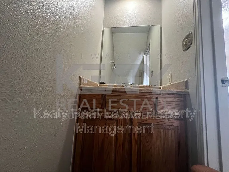 402A Loire Ave — Photo 4