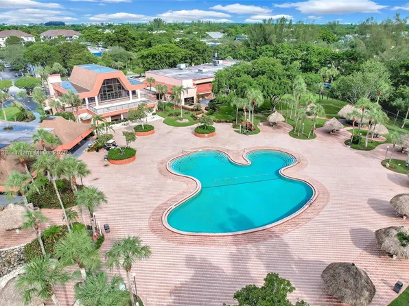 3150 Holiday Springs Blvd #8-305, Margate, FL 33063