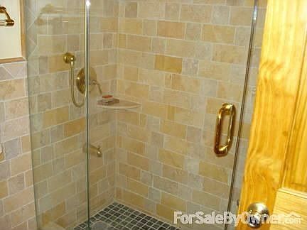 HALL/GUEST BATH
						:
						TRAVERTINE AND CUSTOM SHOWER DOOR WITH SEAT