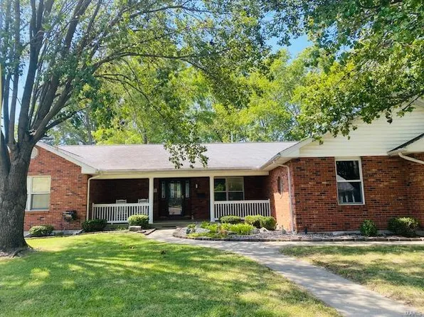 303 Grueninger St, Columbia, IL 62236