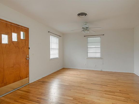 4th image of 322 W University Ave