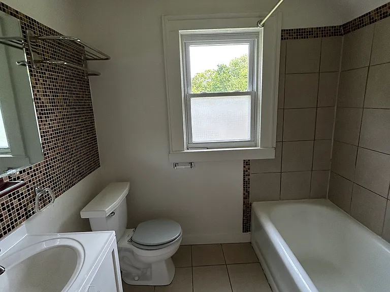 2352 W Madison St — Photo 9