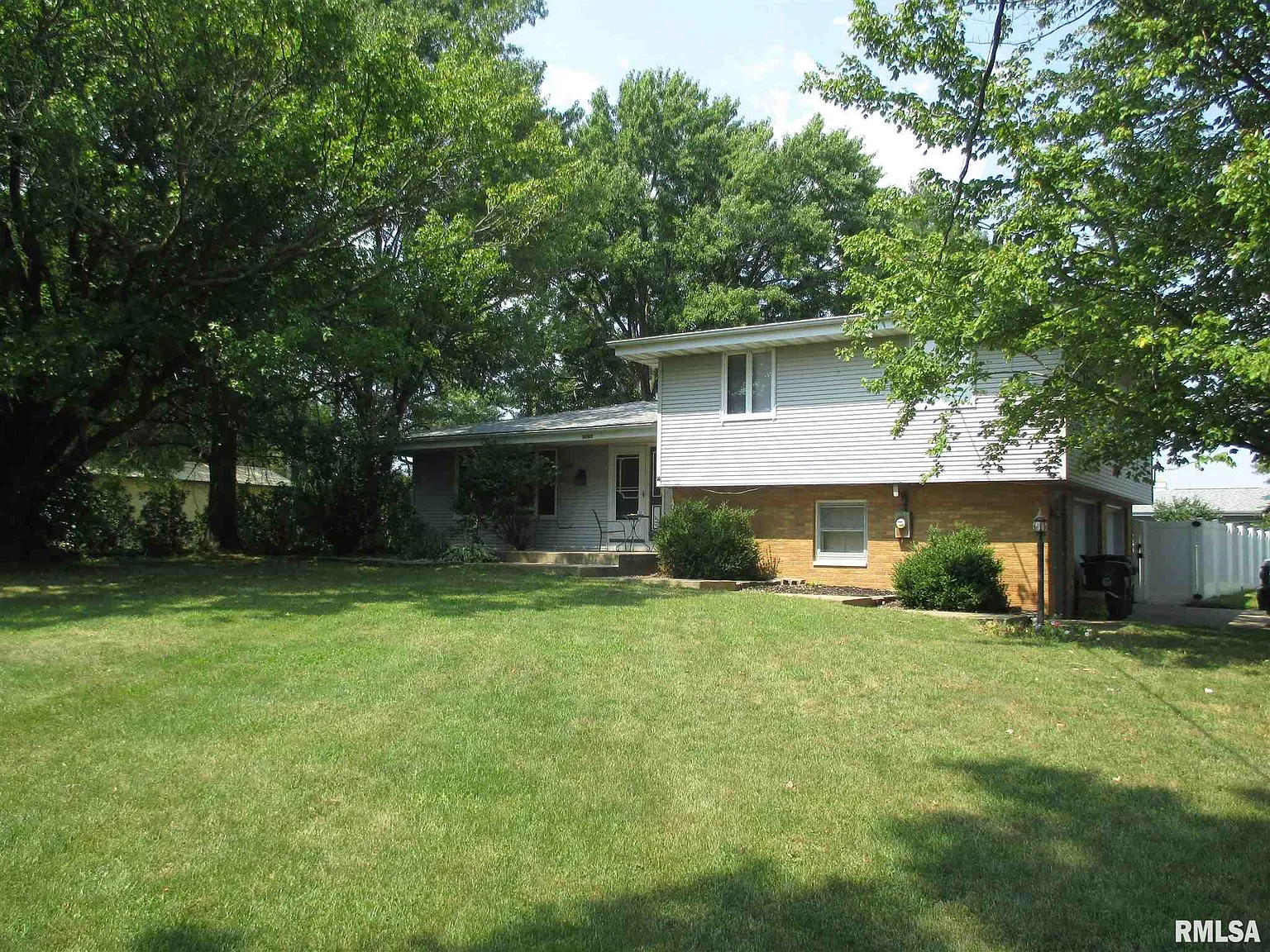 3141 Edgewater Dr photo 1