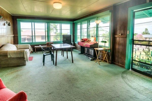 Another view of airy living 
