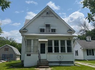 1109 S Michigan Ave, Davenport, IA 52802