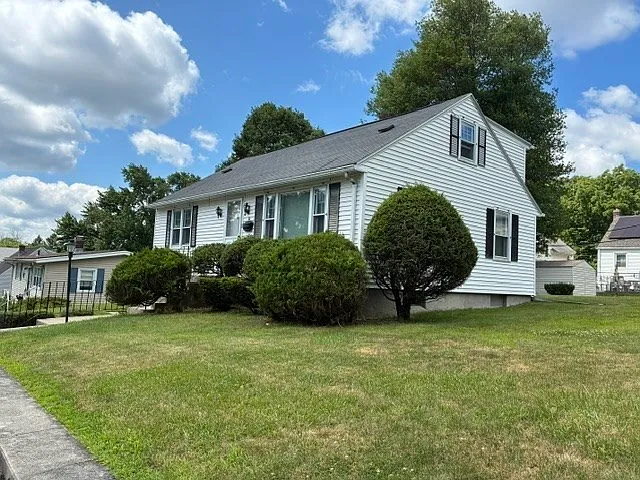 35 Superior Rd — Photo 1