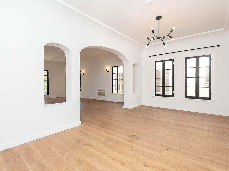 1st image of 415 1/2 N Genesee Ave #415-1/2