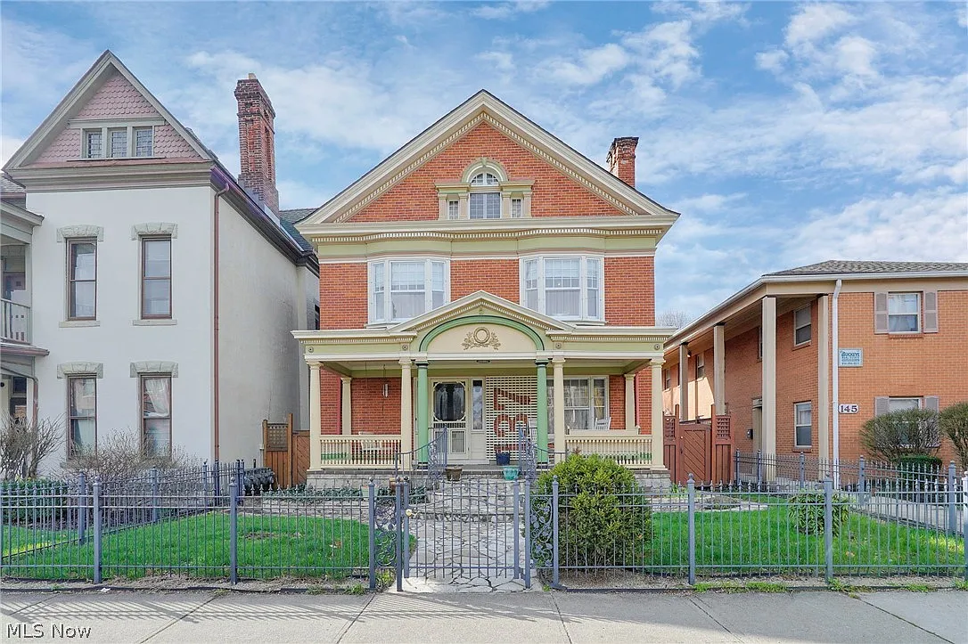 137 King Ave photo 1