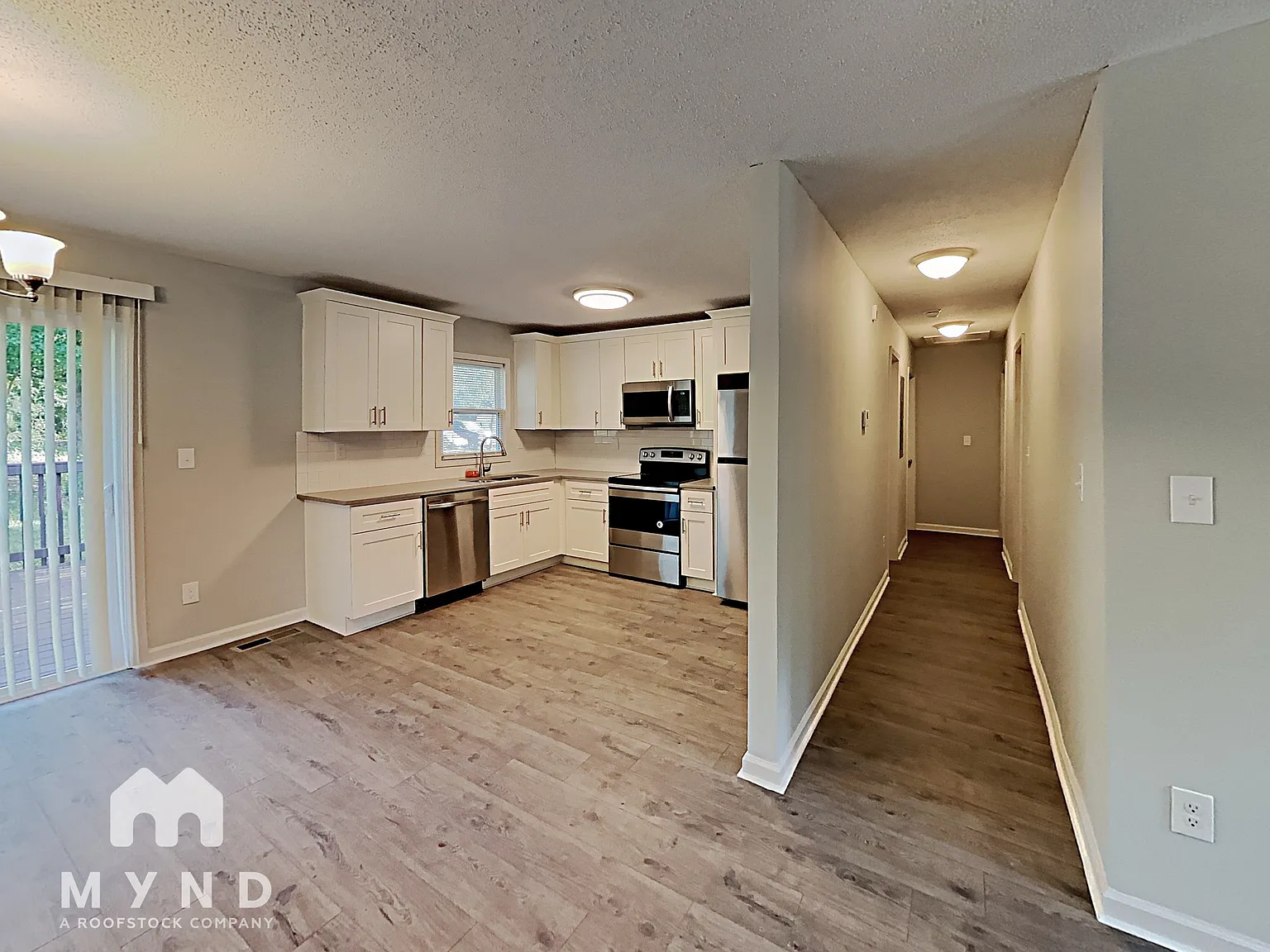 4 bed, 2.0 bath, 1404 sqft, $1,925 — Photo 4