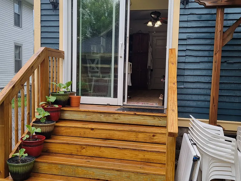 1138 Academy St — Photo 4
