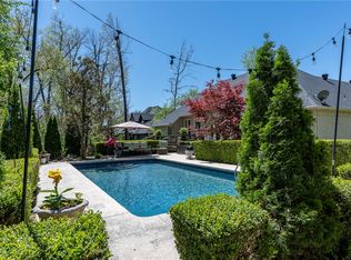 8 Geyer Rd, Bentonville, AR 72712