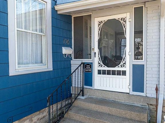 5th image of 136 Monterey Ave