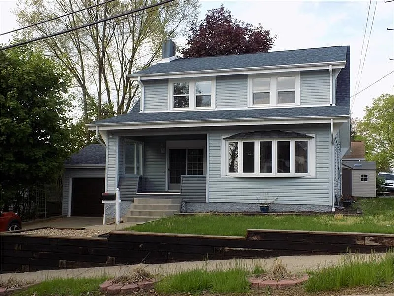 1602 Center Ave photo 1
