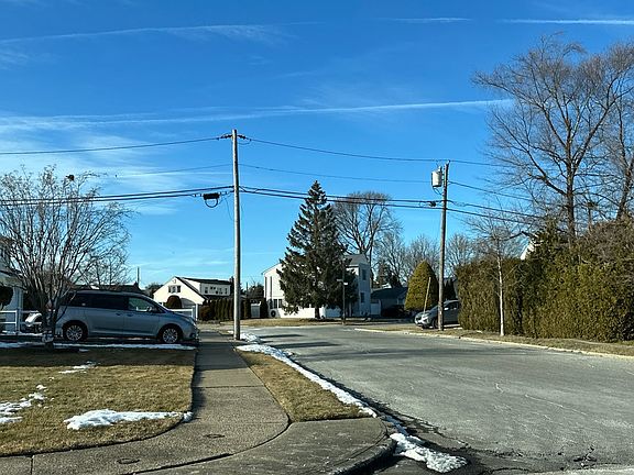 5th image of 17 Scooter Ln