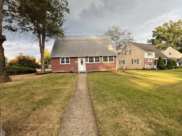 810 Quince Ln, Secane, PA 19018