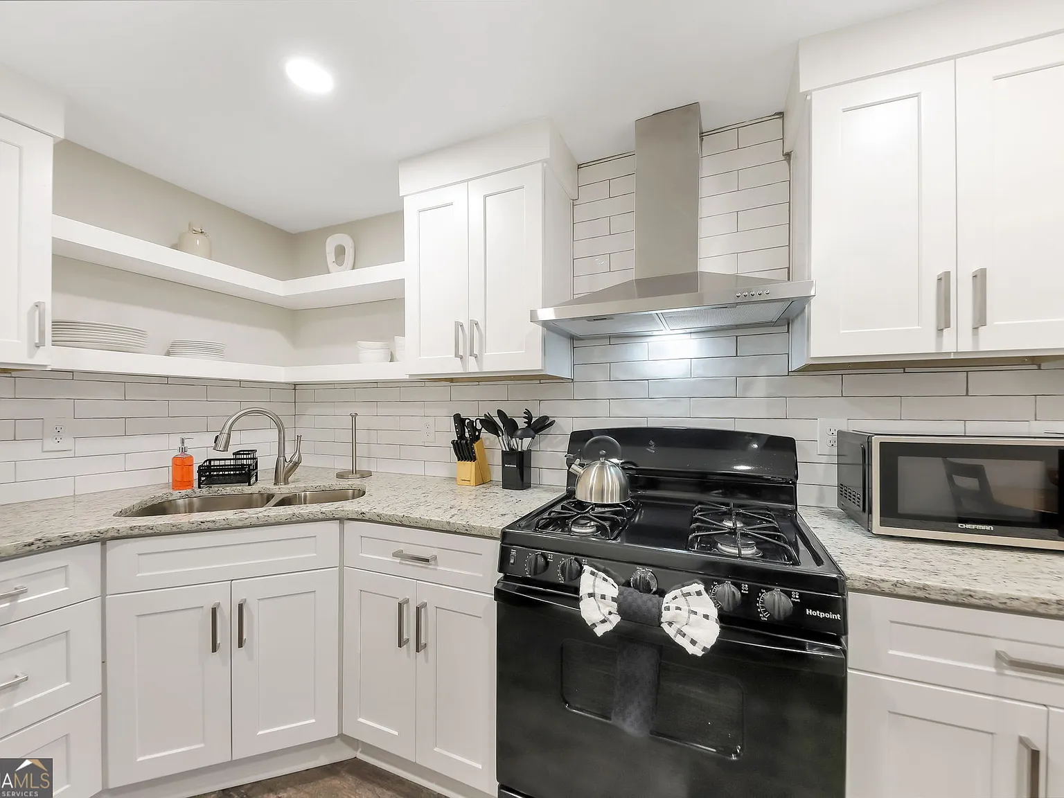 2 bed, 1.0 bath, 700 sqft, $2,600 — Photo 4