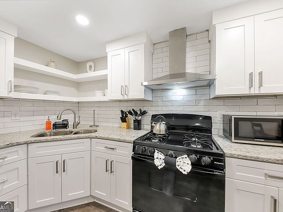 4th image of 243 Georgia Ave N APT B