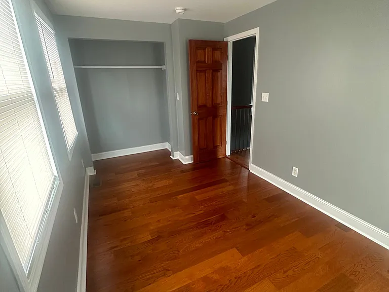 1063 Summit St — Photo 10