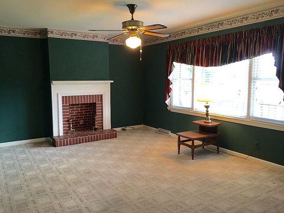 2nd image of 104 Vine Cir