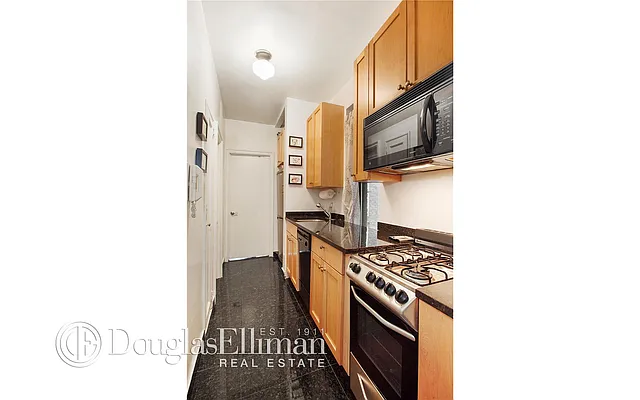 Rented by Douglas Elliman | media 19