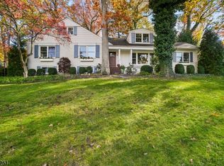 34 Sweetbriar Rd, Summit, NJ 07901