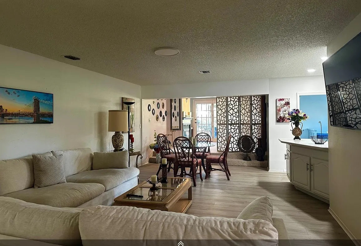 4 bed, 2078 sqft, $3,200 — Photo 2