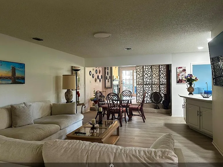 5144 Pine Tree Ln — Photo 2