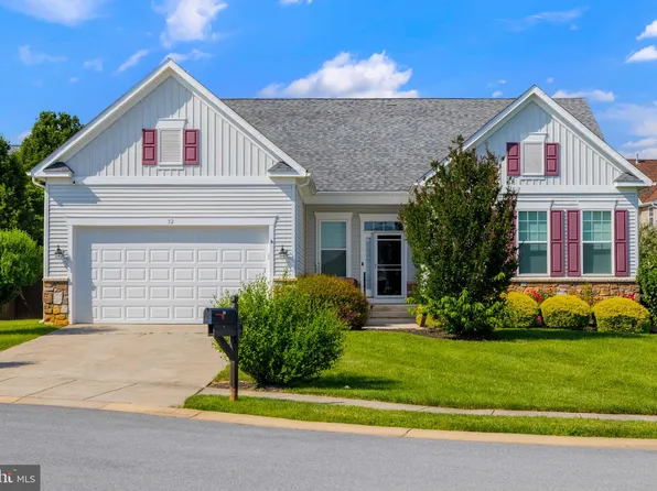 32 Flag Ct, Charles Town, WV 25414