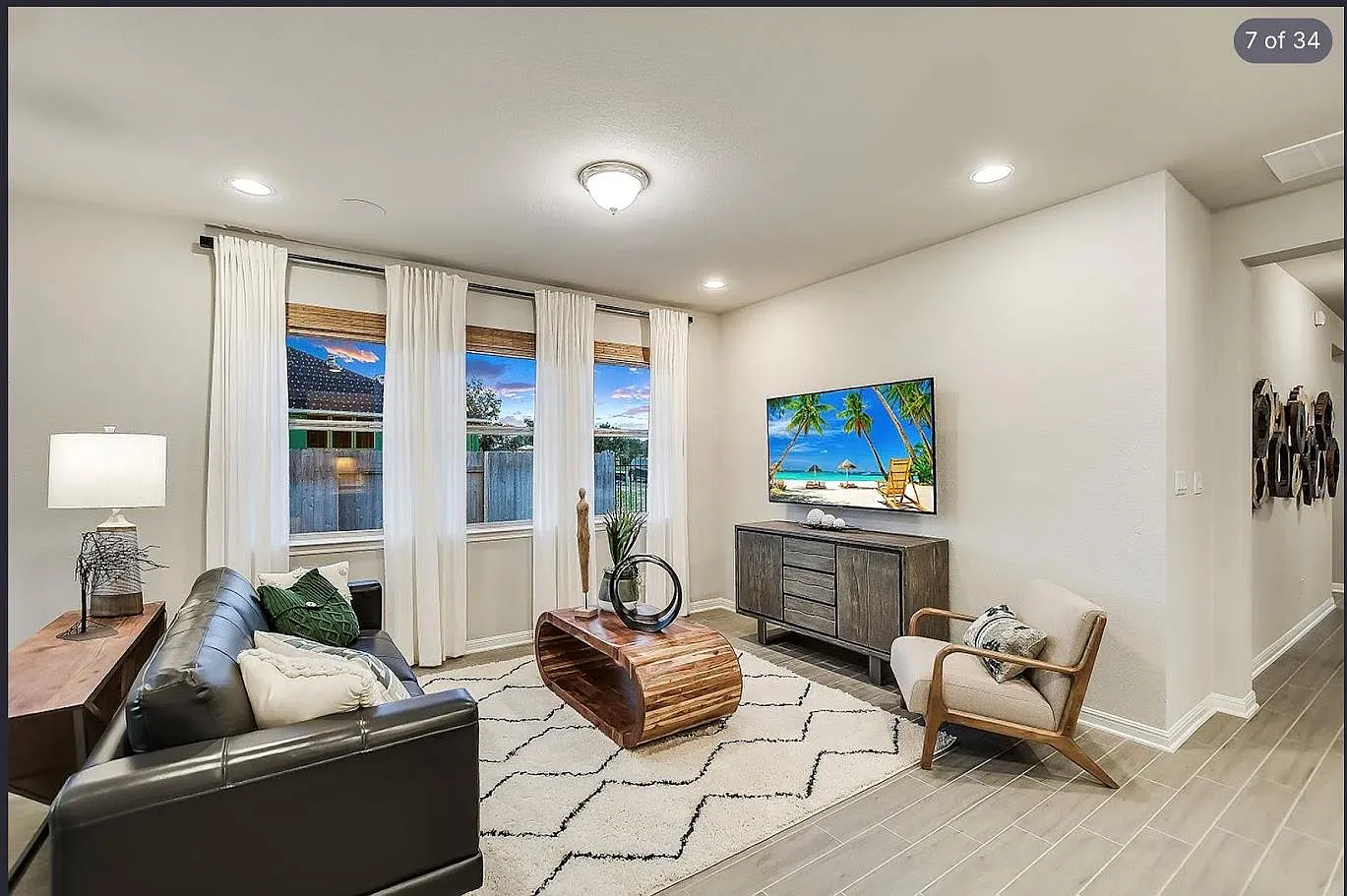 4 bed, 3.0 bath, 1985 sqft, $2,500 — Photo 3