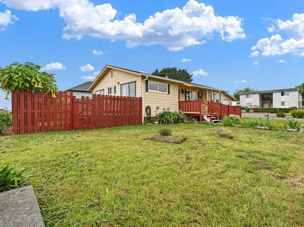 210 B St, Crescent City, CA 95531