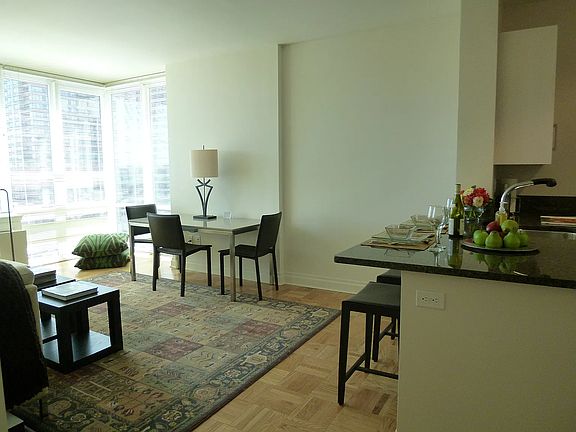 4th image of 1510 Lexington Ave APT 10G